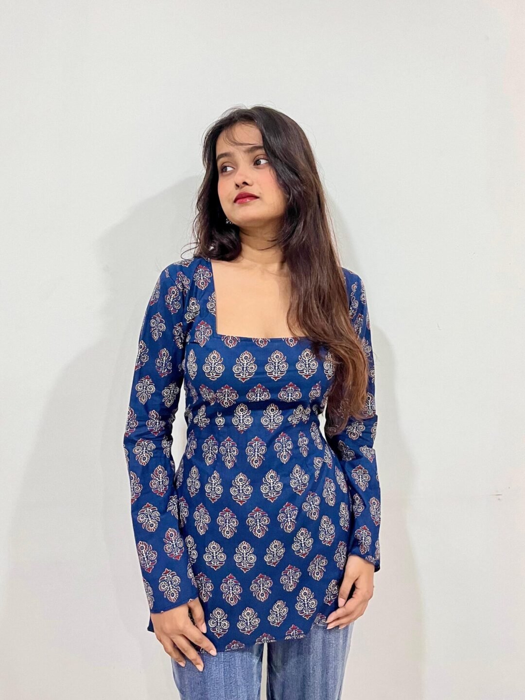 MEERA KURTI