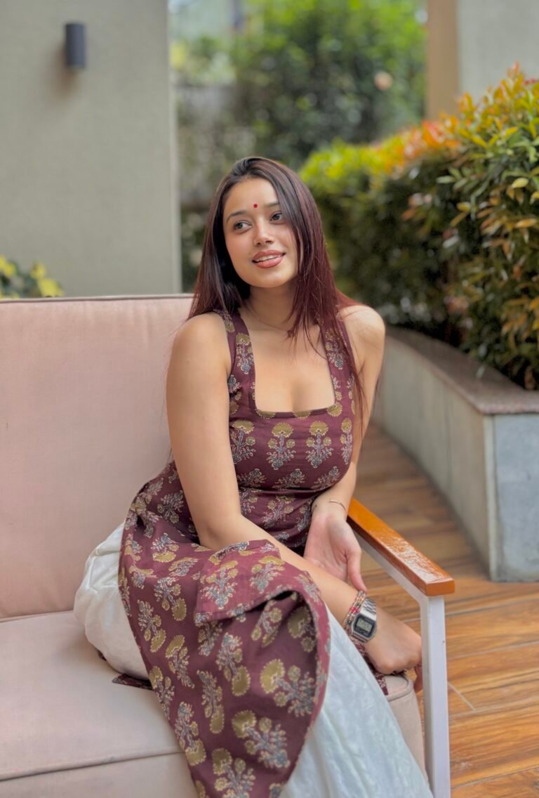 ANAYA KURTI